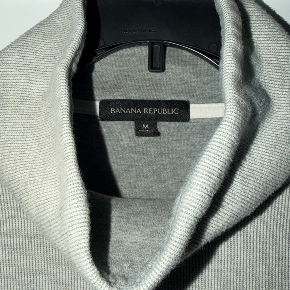 Banana Republic Women’s Gray Cowl Neck Pullover Sweater – Size M - Picture 3 of 3